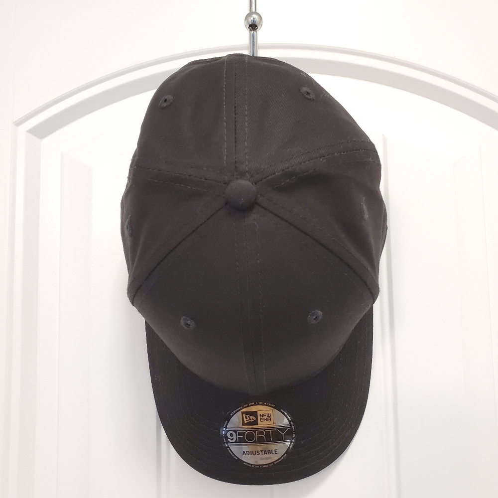 New Era 9FORTY Adjustable Hat in Black